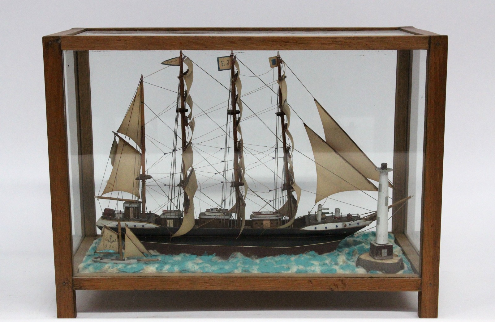 Maquette de bateau, 19ème siècle. Bois peint et tissu. U…